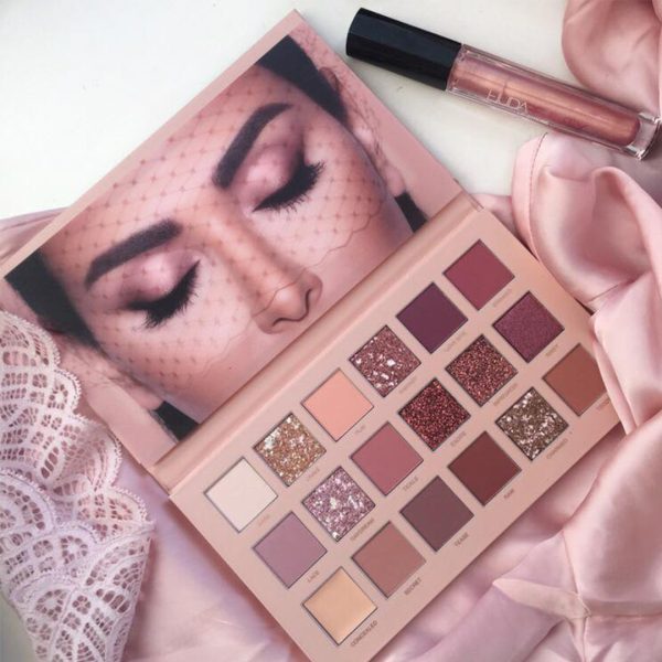 Huda Beauty nude eyeshadow palette